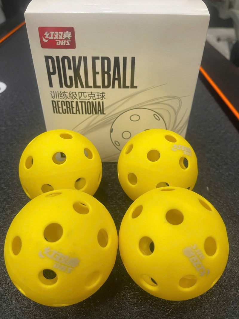 Quả bóng Tập luyện Pickle ball  DHS PK26A4 ( 1 Hộp 4 Qủa) màu vàng 26 lỗ